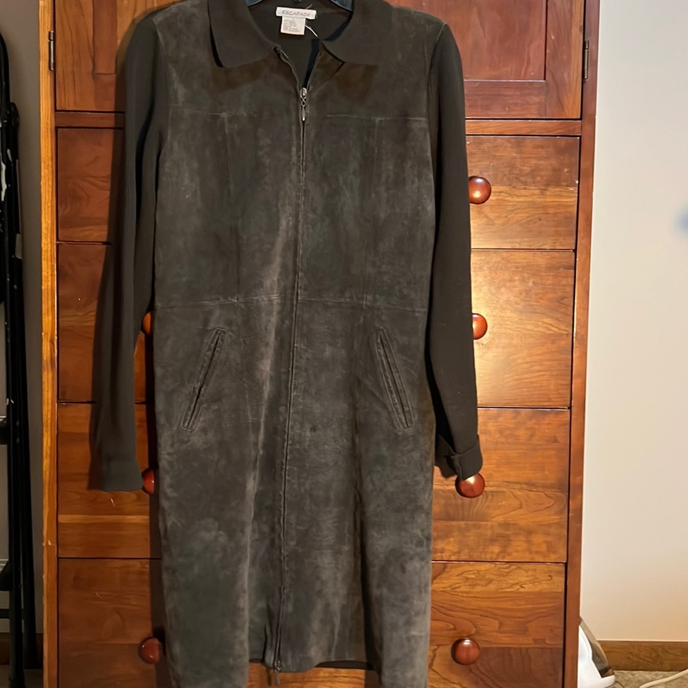 Escapade women’s dark brown suede and sweater coat size L.